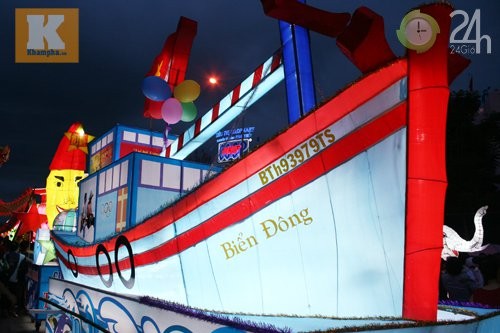 Chiếc thuyền đánh cá của ngư dân Bình Thuận hóa thân thành lồng đèn giống đến từng chi tiết